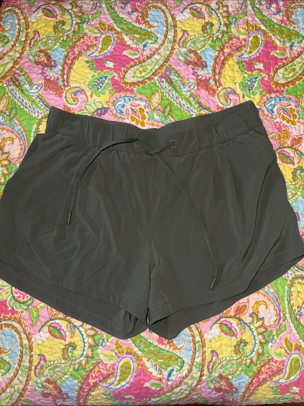 Lululemon On the Fly Woven Shorts – Dark Olive – Women's Size 10; EUC